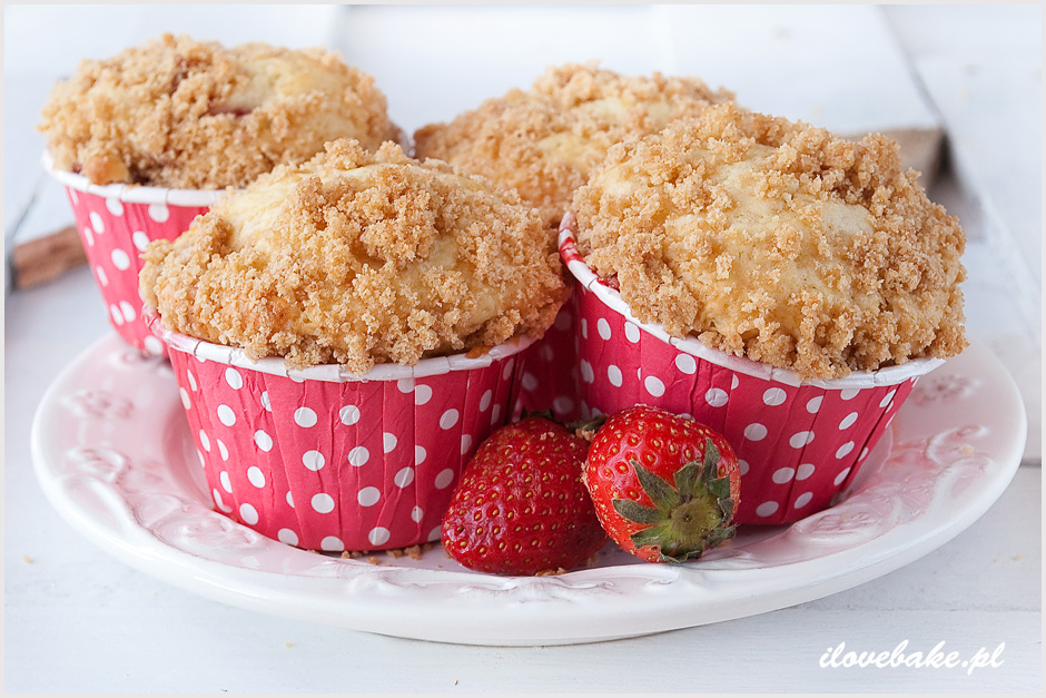 jogurtowe muffinki z truskawkami